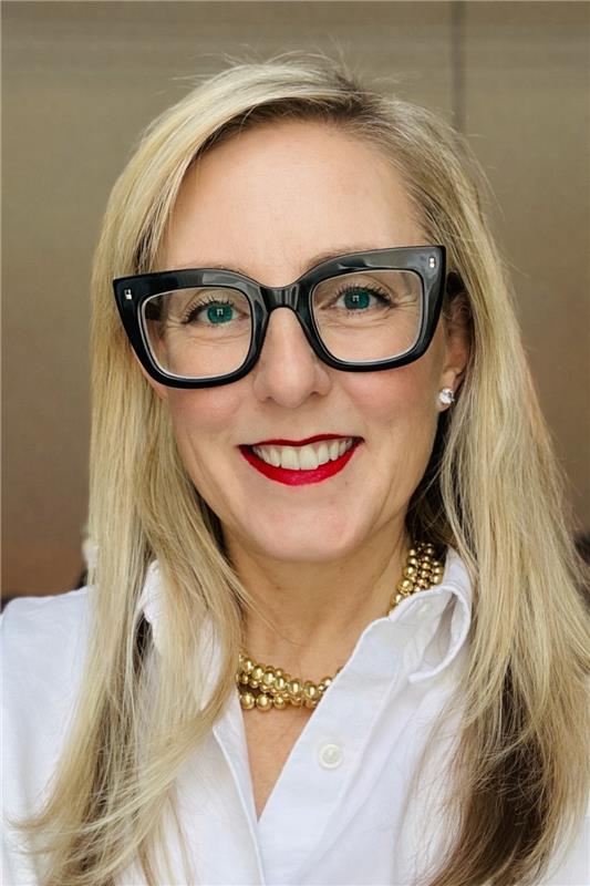 丹妮尔·萨纳根，副总裁兼首席信息官