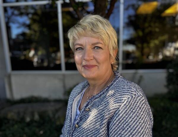 Natalia, oo ah dhakhtarad bukaan iyo kalkaaliye caafimaad ah oo ku sugan WRHN .