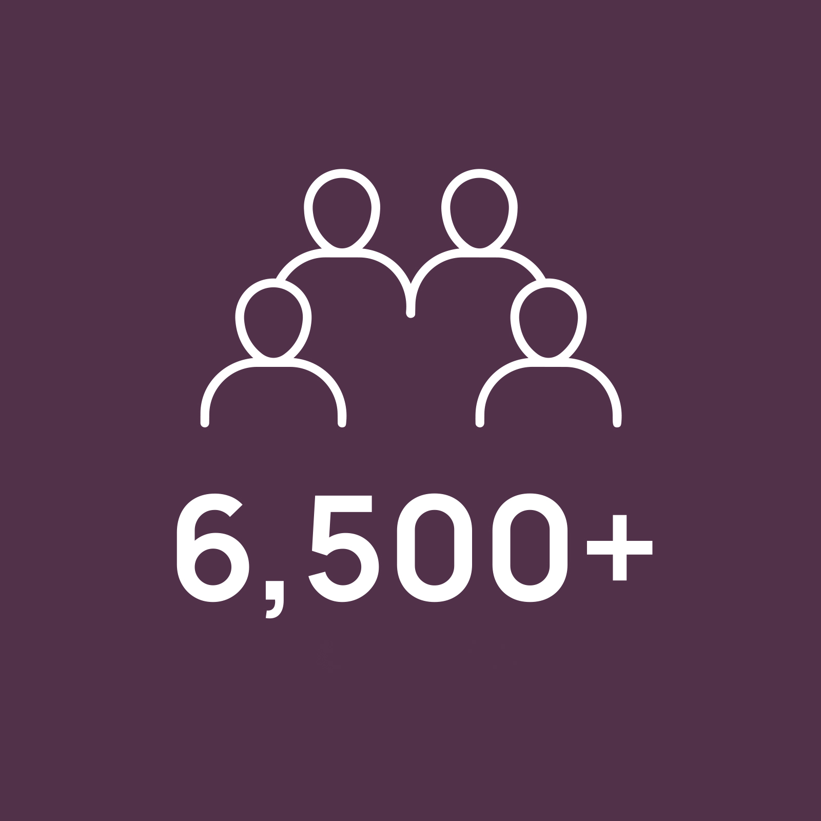 Qoraal cad oo ku yaal asalka guduudan oo leh "6,500+".